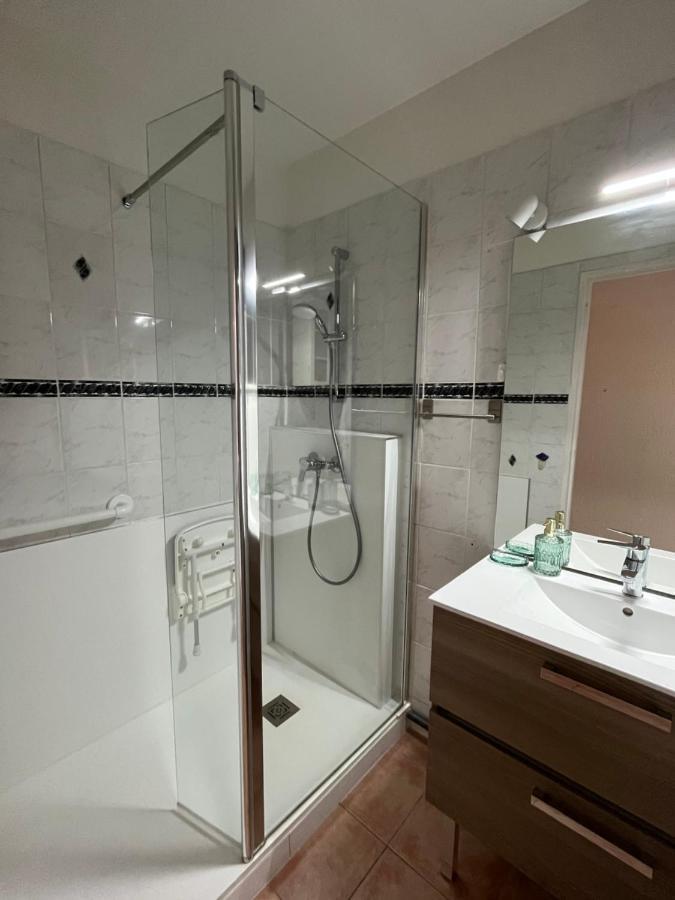 T2 Avec Terrasse & Parking A 5 Min Du Centre, 10 Min Des Plages Hyeres Exterior photo