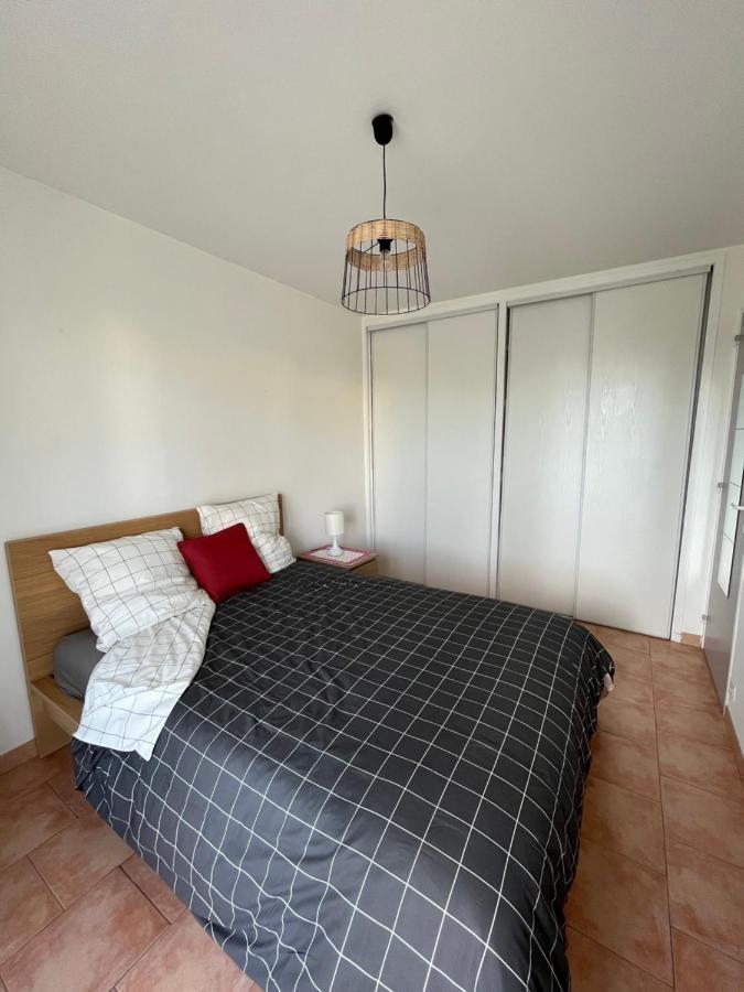 T2 Avec Terrasse & Parking A 5 Min Du Centre, 10 Min Des Plages Hyeres Exterior photo