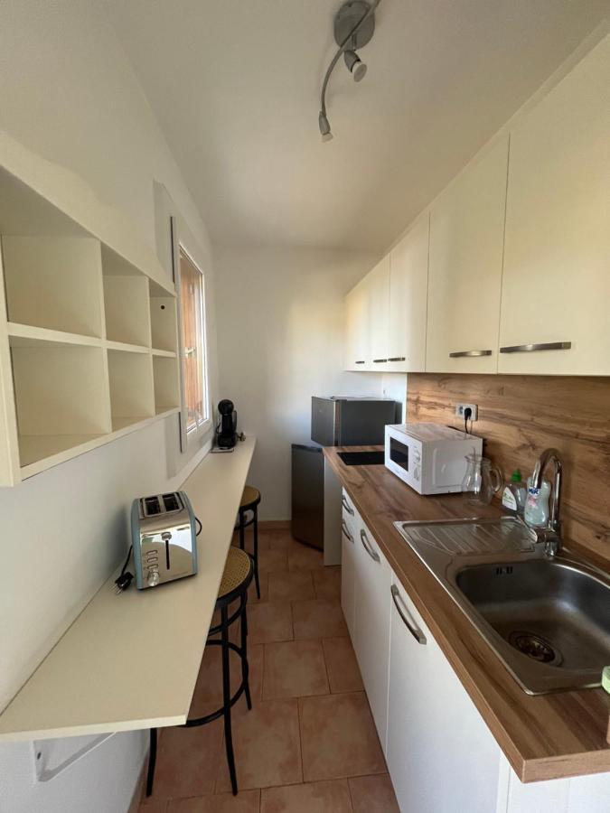 T2 Avec Terrasse & Parking A 5 Min Du Centre, 10 Min Des Plages Hyeres Exterior photo